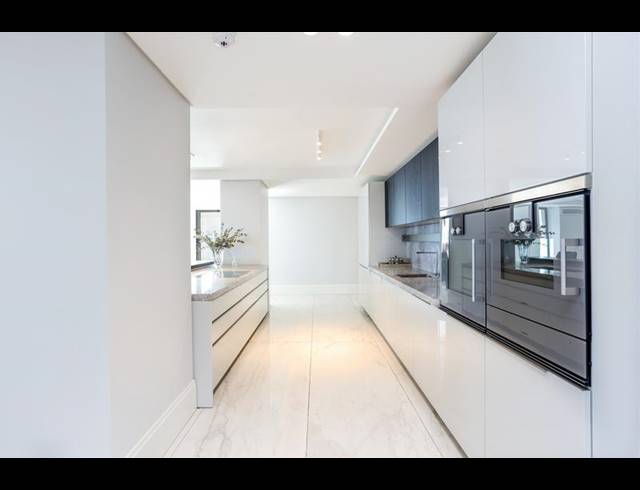 5 BEDROOM APARTMENT FOR SALE IN BANTRY BAY